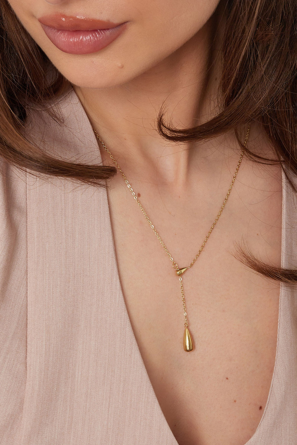 collar con dije de gota