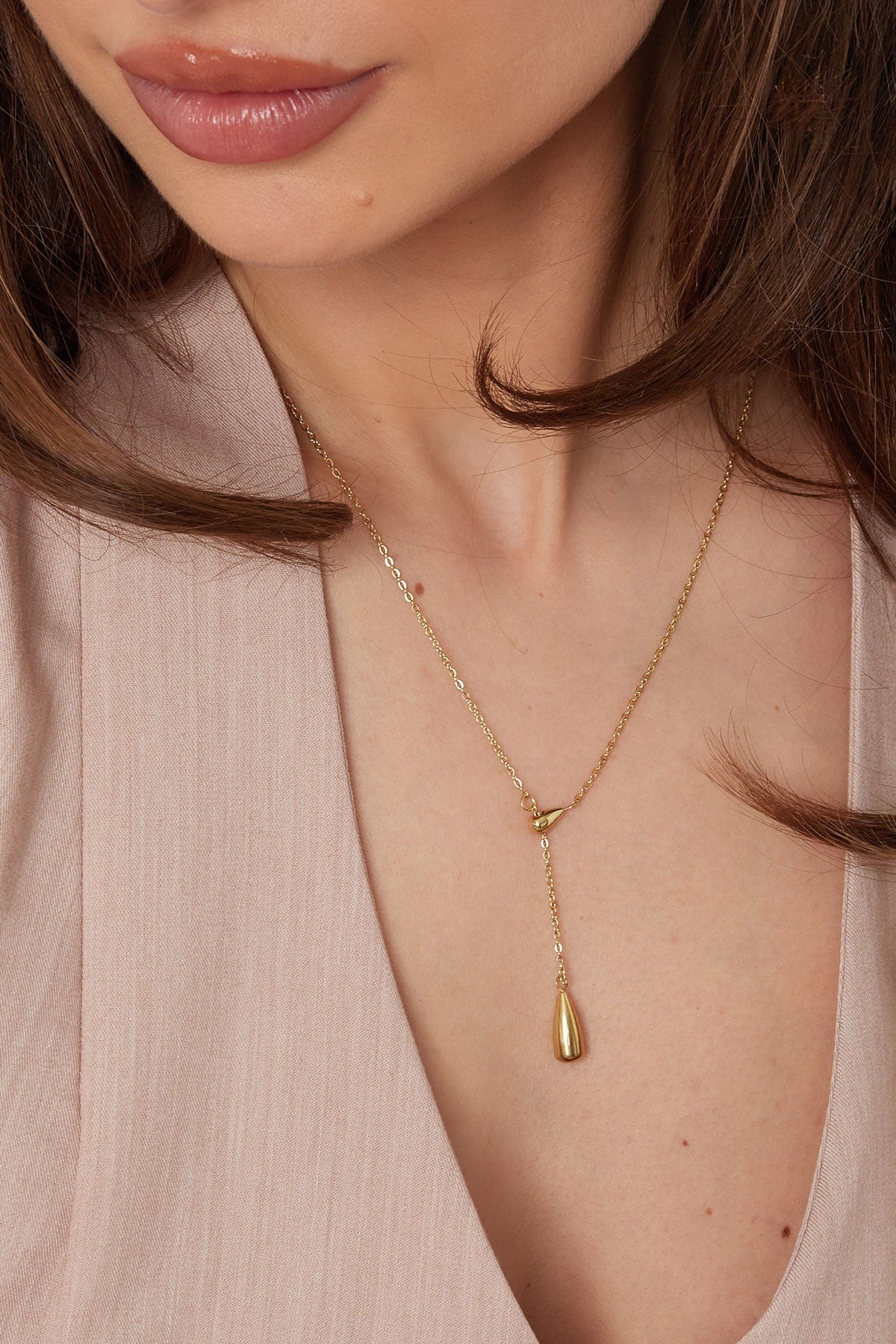 collar con dije de gota