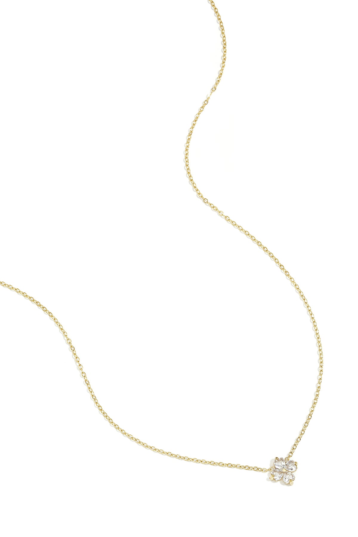 Collar con decoración de trébol