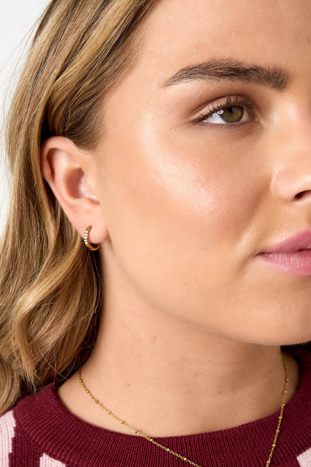 pendientes pequeños con piedras